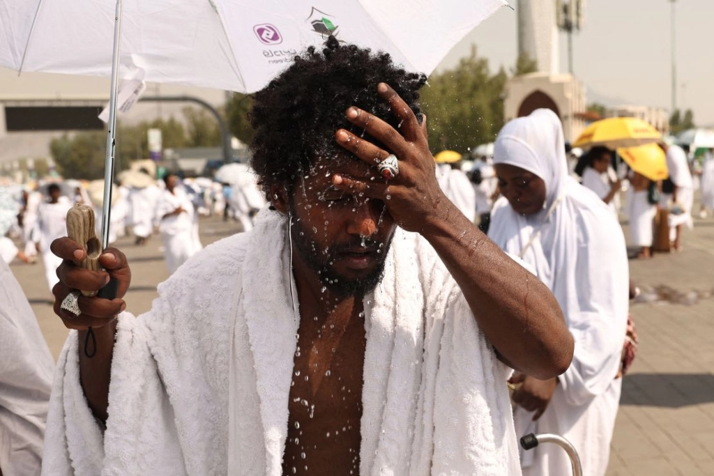Tips Menghindari Risiko Heatstroke Saat Haji